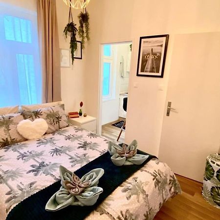 Amazonian Jungle Apartment In Відень Екстер'єр фото